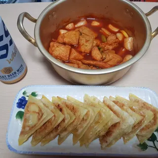 (주)성경순만두 곤약만두.콘치즈만두,삼각당면만두,당면 야끼만두,대구전통 납작만두,떡뽁이 매콤소스,달콤소스 — 5점을 준 리뷰어가 2023년 4월 올린 사용 사진
