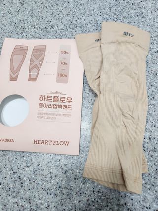 하트플로우 종아리 압박 밴드 스타킹 — 5점을 준 리뷰어가 2022년 9월 올린 사용 사진