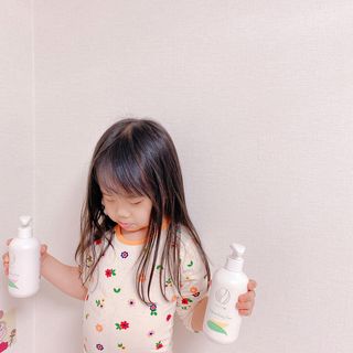 mom e 맘이 내추럴 베이비 케어 샴푸앤바스+로션 — 5점을 준 리뷰어가 2021년 1월 올린 사용 사진