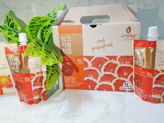 자연에온 핑크 자몽 착즙 100mL 10개입 1BOX +가 득담은 자몽 콜라겐 젤리스틱 1BOX — 5점을 준 리뷰어가 2021년 6월 올린 사용 사진