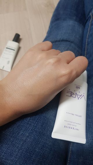 바르셀 톤업 무기자차 자외선차단제 순한 선크림 인텐시브 선 젠 50ml — 5점을 준 리뷰어가 2021년 11월 올린 사용 사진