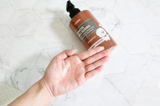 쿤달 [KUNDAL 공식] 프리미엄 헤어 케어 스페셜 세트 샴푸 500ml &amp; 트리트먼트 500ml — 5점을 준 리뷰어가 2021년 3월 올린 사용 사진