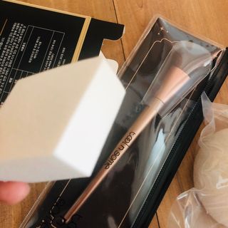툴앤썸 로즈골드 에디션 치크or쉐딩 브러시+밀키 내추럴 스펀지+호빵 곤약 스펀지 — 3점을 준 리뷰어가 2021년 2월 올린 사용 사진
