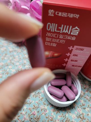 [대웅제약] 간과 항산화 케어, 에너씨슬 레이디 밀크씨슬 멀티비타민 — 4.5점을 준 리뷰어가 2021년 8월 올린 사용 사진