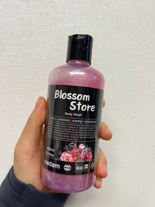 (주)나담코스 [나담코스] 기분좋은 향기 , 퍼퓸 바디워시 — 5점을 준 리뷰어가 2023년 3월 올린 사용 사진