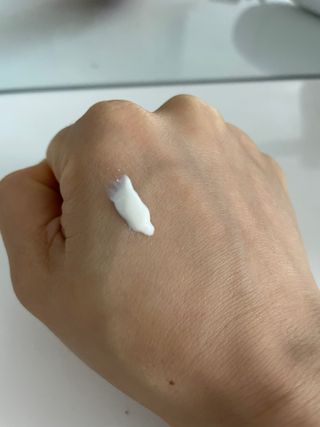 틱톡 [후르디아] 백탁NO! 화잘먹 수분광 선 에센스✨ — 5점을 준 리뷰어가 2023년 8월 올린 사용 사진