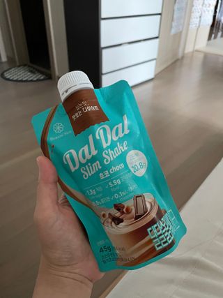 달달슬림쉐이크 [블로그]달달슬림 맛있는 단백질 쉐이크 파우치 다이어트 식사대용 프로틴 파우더 보충제 — 5점을 준 리뷰어가 2025년 8월 올린 사용 사진