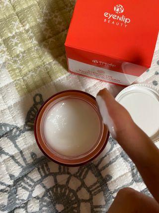 아이앤립 / EYENLIP 아이앤립 연어오일 리바이탈라이징 토너+앰플+크림 3종 세트 — 5점을 준 리뷰어가 2021년 5월 올린 사용 사진