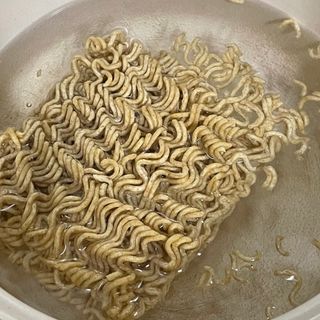 안심댕면 강아지라면 5봉지+쓰담쓰담 종합영양제 2스틱 샘플 증정 — 5점을 준 리뷰어가 2022년 8월 올린 사용 사진