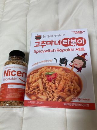 더밥  고추마녀 라볶이 +  나이스미 무설탕 현미후레이크 — 5점을 준 리뷰어가 2021년 10월 올린 사용 사진