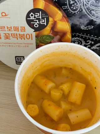 나우  [요리궁리] B타입 ( 매콤, 치즈, 매콤까르보 ) 꽃떡볶이 6개입 세트 — 5점을 준 리뷰어가 2025년 3월 올린 사용 사진