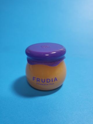 틱톡 [후르디아] 튼입술해결템 올리브영 블루베리 하이드레이팅 허니 립밤 — 5점을 준 리뷰어가 2024년 3월 올린 사용 사진