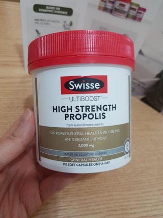 Swisse 스위스 고함량 프로폴리스 2,000mg 210정 — 5점을 준 리뷰어가 2021년 11월 올린 사용 사진