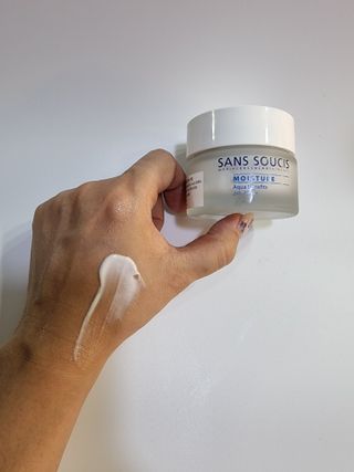 산수시 아쿠아 베네핏 24h 수부지 물광 속건조 수분크림 50ml — 5점을 준 리뷰어가 2021년 7월 올린 사용 사진