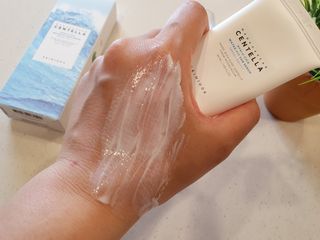 [스킨1004] 마다가스카르 센텔라 히알루-시카 워터핏 선세럼 50ml — 5점을 준 리뷰어가 2024년 5월 올린 사용 사진