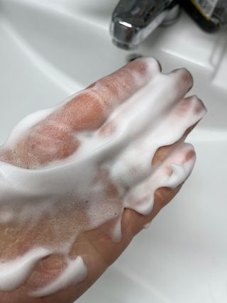 약손명가코스메틱 에오스보떼 브라이트닝 버블 폼 클렌징 300ml — 3.5점을 준 리뷰어가 2021년 12월 올린 사용 사진