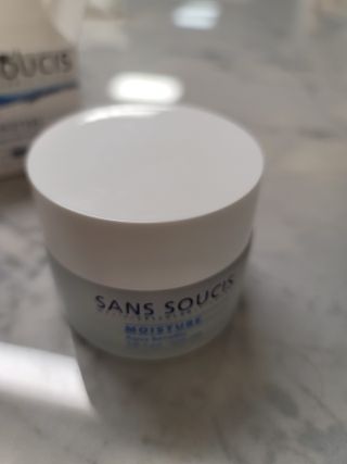 산수시 아쿠아 베네핏 24h 수부지 물광 속건조 수분크림 50ml — 5점을 준 리뷰어가 2021년 7월 올린 사용 사진