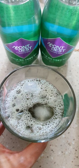 몽베스트 Montbest with Sparkling water Plain 20병 — 5점을 준 리뷰어가 2022년 7월 올린 사용 사진
