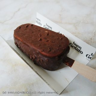 롯데제과 본젤라또 비스킷&바닐라카라멜바, 본젤라또 베리쇼콜라컵 — 5점을 준 리뷰어가 2021년 11월 올린 사용 사진