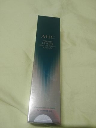[NEW 탄력유턴 아이크림] AHC 유스 래스팅 리얼 아이크림 포 페이스 — 5점을 준 리뷰어가 2021년 1월 올린 사용 사진