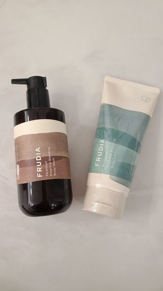 틱톡 [후르디아] 올리브영 아로마 비건 바디워시1종+바디로션1종 (그리너리) — 5점을 준 리뷰어가 2022년 12월 올린 사용 사진