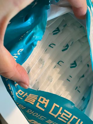 아베크 펫 와이드 프리미엄 중형 애견 강아지 배변 패드 54매 1팩 45g — 4.5점을 준 리뷰어가 2021년 7월 올린 사용 사진