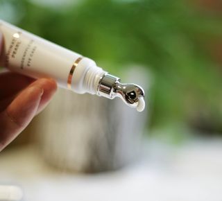 산수시 일루미네이팅 펄 영양 다크서클 스틱 아이 크림 케어 15ml — 5점을 준 리뷰어가 2021년 6월 올린 사용 사진