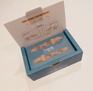 휜 발가락이 아프다면..발가락 스트레칭 보조용품 쿨핀 두발애(1set-2개입) — 3점을 준 리뷰어가 2022년 6월 올린 사용 사진