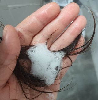 블룸비 거품 두피 샴푸 — 5점을 준 리뷰어가 2022년 7월 올린 사용 사진