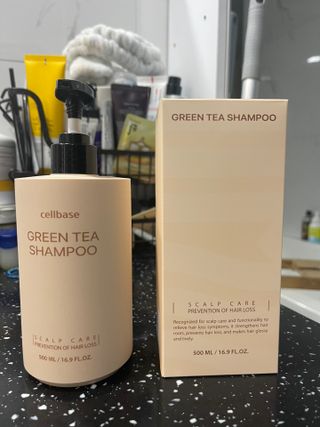 프리마인 더이상 뻣뻣하고 효과없는 탈모샴푸는 NO. 근본부터 케어하는 셀베이스 그린티샴푸(500ml) — 5점을 준 리뷰어가 2023년 3월 올린 사용 사진