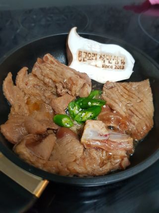 소담스퀘어 상암 통큰오리착한삼겹 1석3조수제양념돼지갈비 — 5점을 준 리뷰어가 2022년 12월 올린 사용 사진