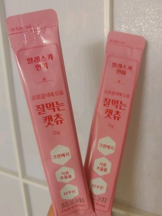 페페로니 잘 먹는 캣츄 - 알래스카 연어 24개입 — 5점을 준 리뷰어가 2021년 9월 올린 사용 사진