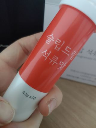 [슬림드랍 석류맛] 건기식 다이어트 보조제 겸 비타민 — 5점을 준 리뷰어가 2022년 2월 올린 사용 사진