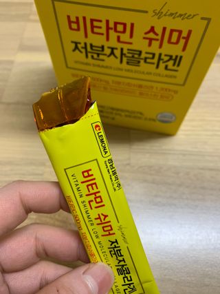 자연에온 경남제약 비타민 쉬머 저분자콜라겐 20g x 30포 — 5점을 준 리뷰어가 2021년 12월 올린 사용 사진