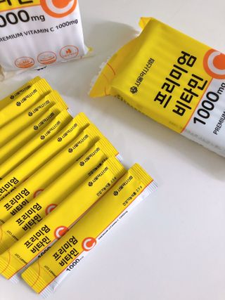 서울약사신협 프리미엄 비타민C 1,000mg_2.5g x 50포 — 5점을 준 리뷰어가 2021년 10월 올린 사용 사진