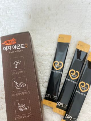 짜먹는 이지견과 짜먹는 이지아몬드, 짜먹는 이지허니피넛, 짜먹는 이지캐슈넛 각 10g X  10포 — 5점을 준 리뷰어가 2021년 2월 올린 사용 사진