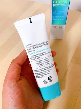 리더스코스메틱 리더스 카밍 바이오틱스 선 에센스 SPF 50+ PA++++ — 4.5점을 준 리뷰어가 2022년 6월 올린 사용 사진