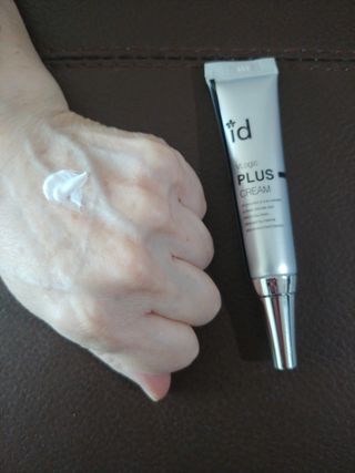 아이디플라코스메틱 아이디 브이로직 플러스 크림 15ml X 4EA — 5점을 준 리뷰어가 2022년 1월 올린 사용 사진