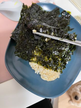 [해림맛김] 들기름에 구운 바삭바삭 김 4종 세트 + 1종 랜덤발송 총5개입 — 5점을 준 리뷰어가 2021년 2월 올린 사용 사진