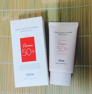 [오띠] SET_더마 컨트롤 선 크림( SPF50+ PA++++) & 100 마스크팩 x  4매 (수분/탄력/광채/장벽) — 5점을 준 리뷰어가 2022년 6월 올린 사용 사진