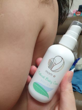 mom e 맘이 내추럴 베이비 케어 크림+바디오일 — 5점을 준 리뷰어가 2021년 1월 올린 사용 사진