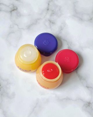[후르디아] 올리브영 꿀과즙 립밤 2종 (블루베리/석류) — 5점을 준 리뷰어가 2022년 11월 올린 사용 사진