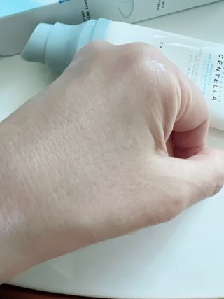 [스킨1004] 마다가스카르 센텔라 히알루-시카 워터핏 선세럼 50ml — 5점을 준 리뷰어가 2024년 5월 올린 사용 사진