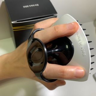 온가족 시원한샴푸 깨끗한두피 샴푸브러쉬 두피스케일링 히트팡블랙에디션 — 5점을 준 리뷰어가 2021년 8월 올린 사용 사진