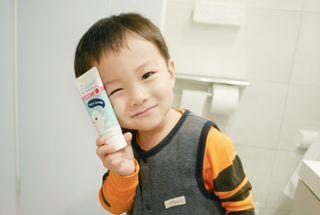 닥터데디스 안심저불소 키즈치약 (라즈베리, 청포도향 중 택 1) 60g +  여행용 미니 치약 15g — 5점을 준 리뷰어가 2022년 10월 올린 사용 사진