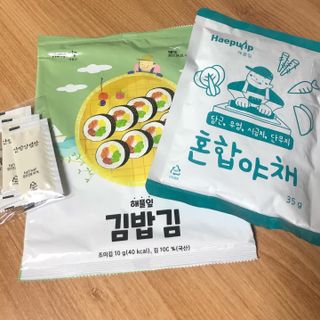 해풀잎 누구나 김밥*1ea [(혼합야채 35g *1ea,  김밥김 (5g, 5ea),  양념간장 (6g, 5ea), 참기름(5g, 2ea)] — 2점을 준 리뷰어가 2022년 7월 올린 사용 사진