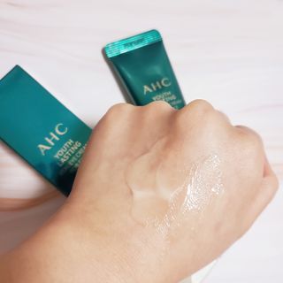 [NEW 탄력유턴 아이크림] AHC 유스 래스팅 리얼 아이크림 포 페이스 — 5점을 준 리뷰어가 2021년 2월 올린 사용 사진