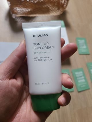 아르비엔 순한성분 비건 무기자차 톤업선크림 — 4점을 준 리뷰어가 2021년 1월 올린 사용 사진