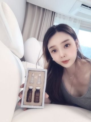 청담로즈 로즈블랑 화이트닝 비타민24 앰플 — 5점을 준 리뷰어가 2023년 7월 올린 사용 사진