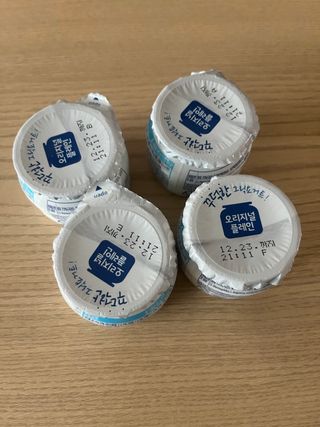 매일바이오 그릭요거트 오리지널 플레인 4개, 로스터리 커피믹스 4개 — 5점을 준 리뷰어가 2021년 12월 올린 사용 사진